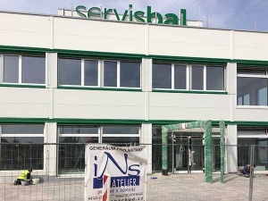 Novostavba kanceláří v areálu SERVISBAL v Dobrušce jde do finiše...